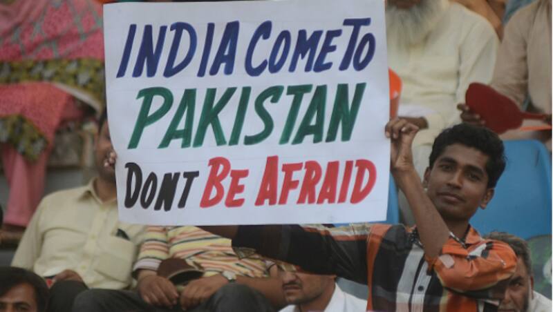 A spectator during the Pakistan vs Zimbabwe 2015 series asking India to play cricket in Pakistan &Acirc;&copy; Getty Images