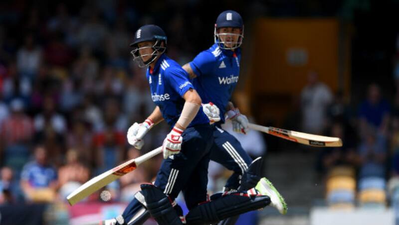 Alex Hales and Joe Root added 192 runs for 2nd wicket  &copy; Getty Images
