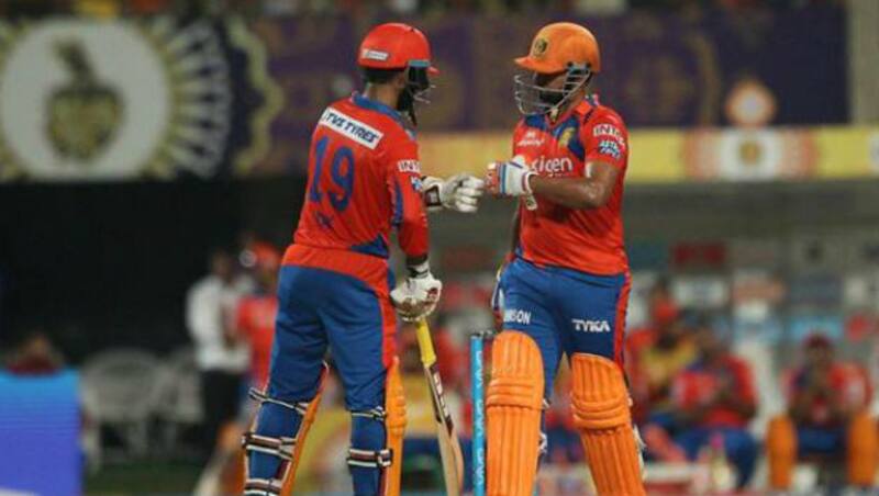 Raina & Karthik added 133 runs for the 3rd wicket &copy; BCCI