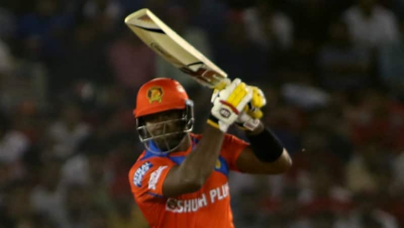 Dwayne Smith struck a belligerent 74 off 39 © IANS