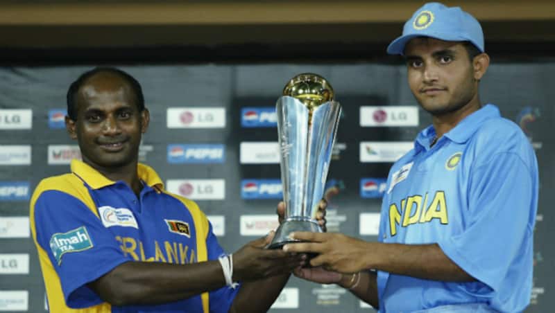 Sanath Jayasuriya (left) and Sourav Ganguly lift the trophy: for the only time in history Champions Trophy had joint champions &Acirc;&copy; Getty Images