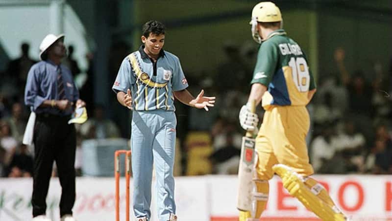 Venkatesh Prasad was the star for India with the ball © Getty Images