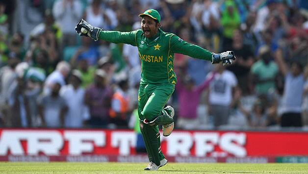Sarfraz Ahmed celebrates after winning against India © Getty Images