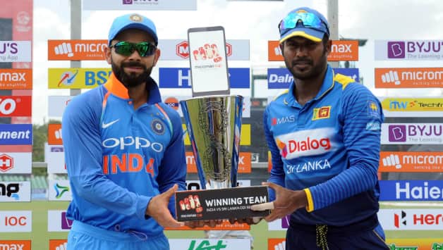 Virat Kohli and Upul Tharanga © AFP