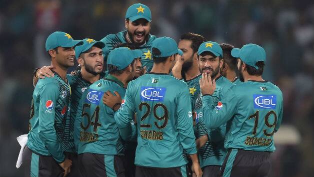 Pakistan team celebrate their series victory © AFP