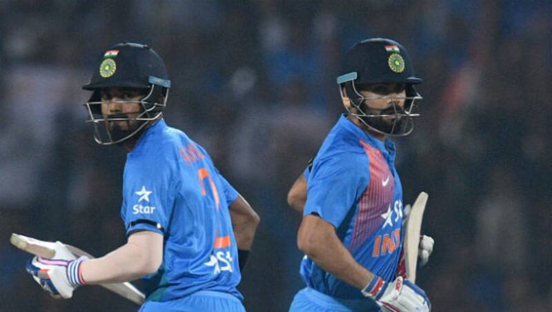 KL Rahul (l) and Virat Kohli (r) &copy; AFP