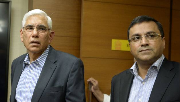 COA Chairman Vinod Rai (l) with BCCI CEO Rahul Johri (r) © AFP