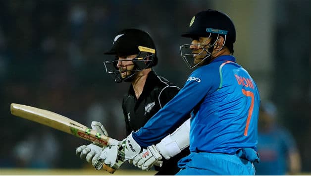 Kane Williamson scored a resolute 64, adding 109 runs with Colin Munro for the second wicket. © AFP