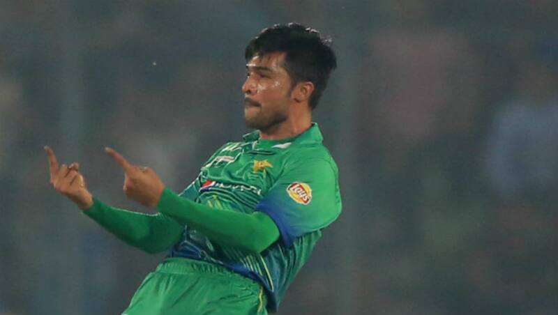 Mohammad Aamer returned with 4 for 13 © AFP