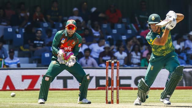 Faf du Plessis fought like the leader and was the highest-scorer for his side. His 91* was the highlight of South Africa's batting © Getty Images