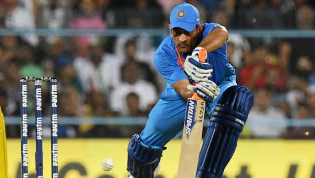 Dhoni struggled when India needed him to go all guns blazing © AFP