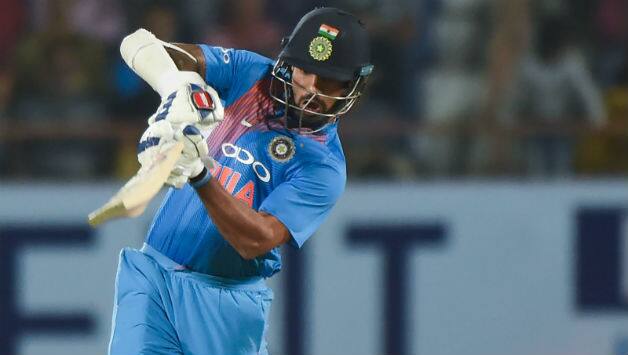 Trent Boult knocked over Shikhar Dhawan for a mere 1 © AFP