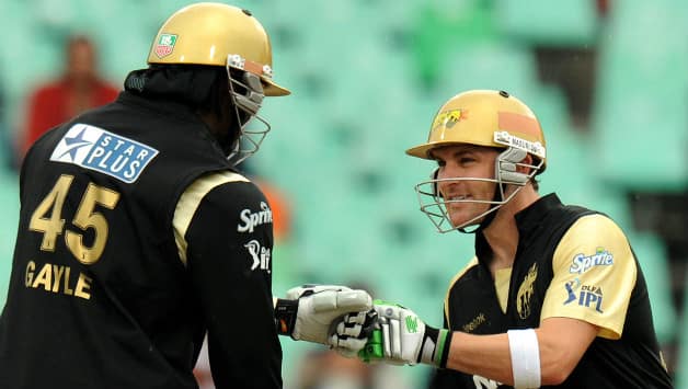 Chris Gayle Brendon McCullum during IPL © AFP