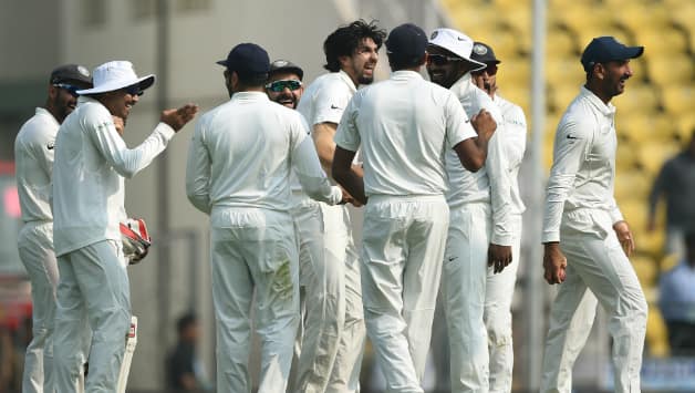 Sadera Samarawickrama was dismissed for 13 by Ishant © AFP