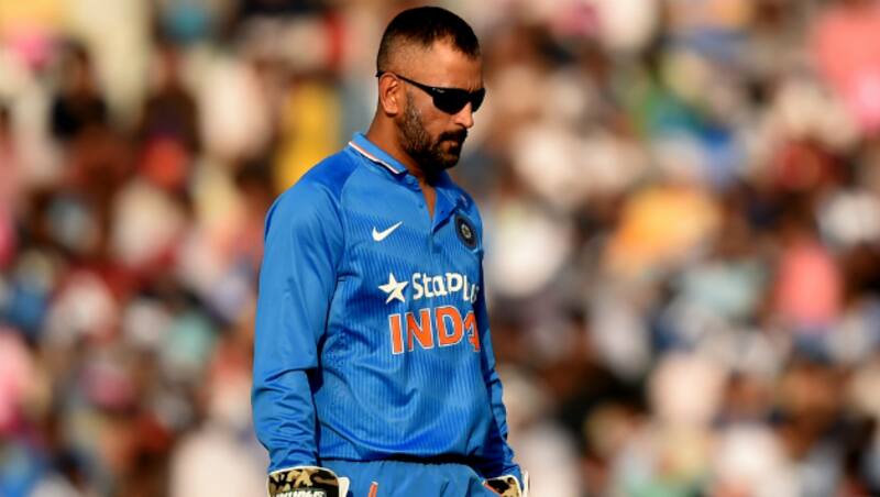 एम एस धोनी © AFP