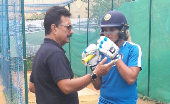 Irfan Sait assured Veda's parents to send her to Bengaluru from Kadur Photo Courtesy: Irfan Sait's Twitter Account