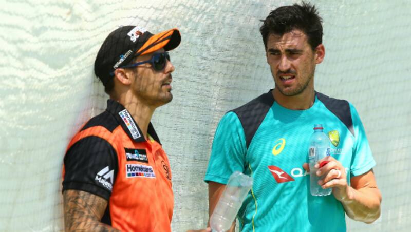 Mitchell Johnson visits Englan's training session &copy; Getty Images