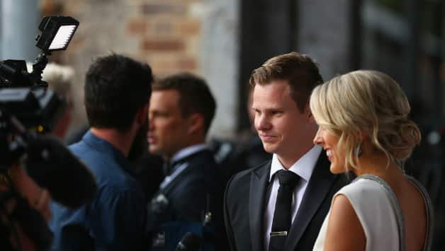 Steven Smith with his fiancée Dani Willis during an event © Getty Images