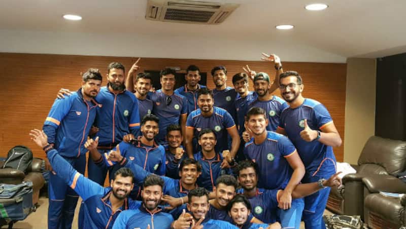 Vidarbha team pose after beating Karnataka. Photo Courtesy: Umesh Yadav's Twitter handle.
