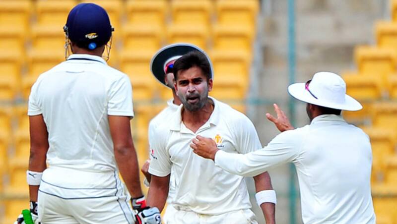 Vinay Kumar finished with 5 wickets from the match and remained unbeaten till stumps &Acirc;&copy; IANS 