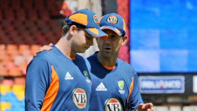 Steven Smith and Ricky Ponting (r) © AFP (file photo)