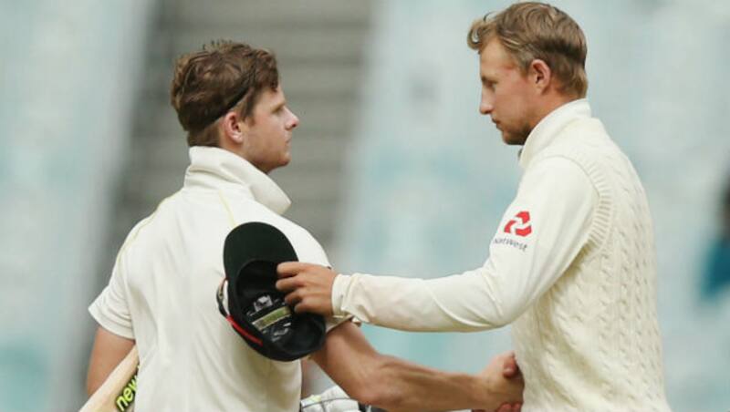 Steven Smith of Australia (L) and Joe Root of England shake hands after the drawn result © Getty Images