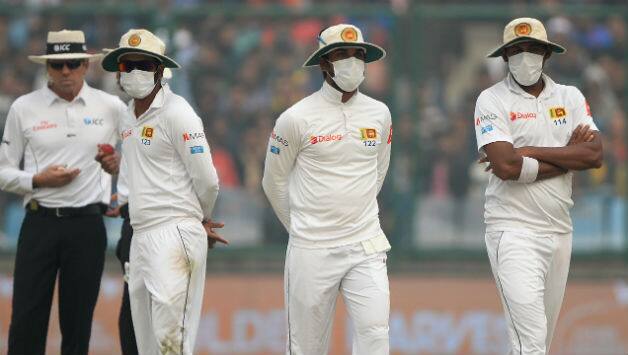 Sri Lanka players wear mask during Day 2 of third Test © AFP