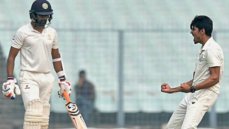 Vinay Kumar falls to Rajneesh Gurbani (Image courtesy: PTI)