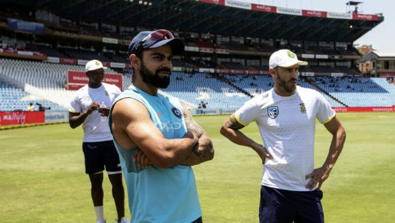 Virat Kohli (L) and Faf du Plessis &Acirc;&copy; AFP