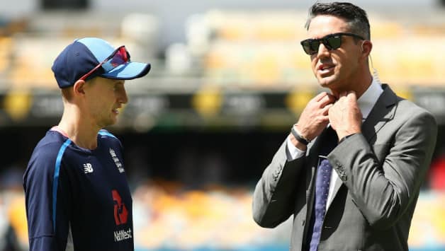 England captain Joe Root seen chatting with Kevin Pietersen during The Gabba Test © Getty Images