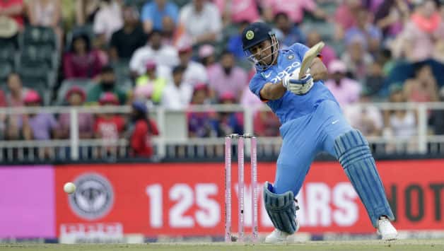 MS Dhoni's 42* takes India to 289 for 7 © AFP