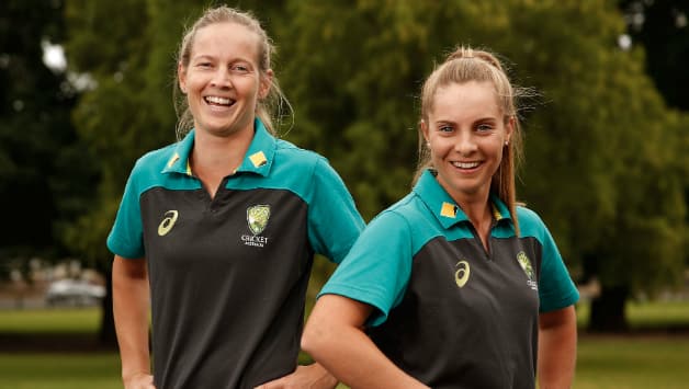 Meg Lanning with debutant Sophie Molineux © Getty Images