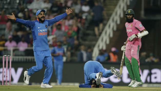 Kuldeep Yadav removes Hashim Amla, JP Duminy after the break © AFP