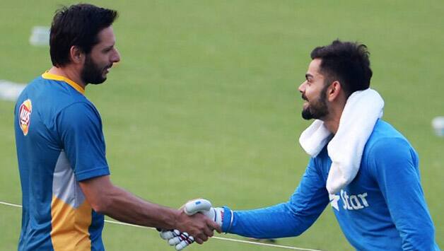 Shahid Afridi and Virat Kohli © AFP