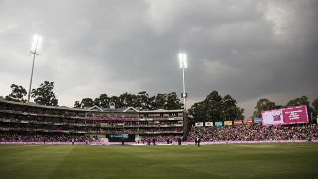 Lightening and drizzle interrupted play at Wanderers © AFP