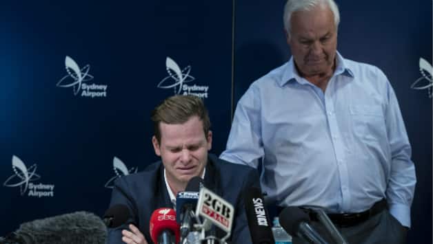 Steven Smith broke down during his press conference at Sydney Airport on Thursday © Getty Images