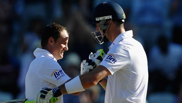 Andrew Strauss (L) and Kevin Pietersen © Getty Images
