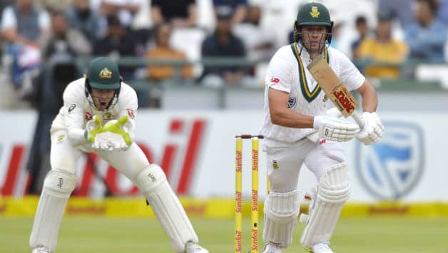 AB de Villiers (R) is unbeaten on 51 © Getty Images