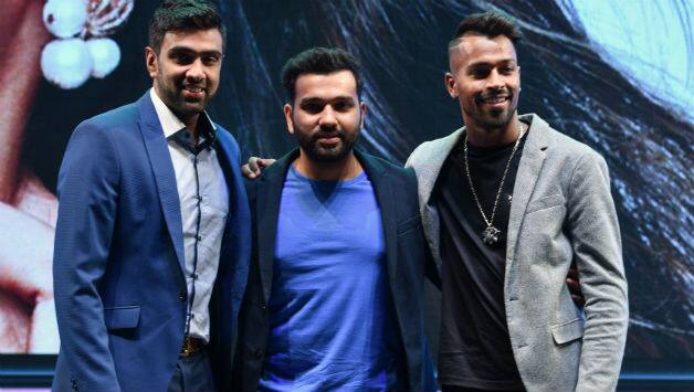 Ashwin seen with Rohit Sharma (c) and Hardik Pandya (r) © AFP