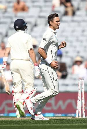 Trent Boult picked career best figures of 6 for 32 © AFP