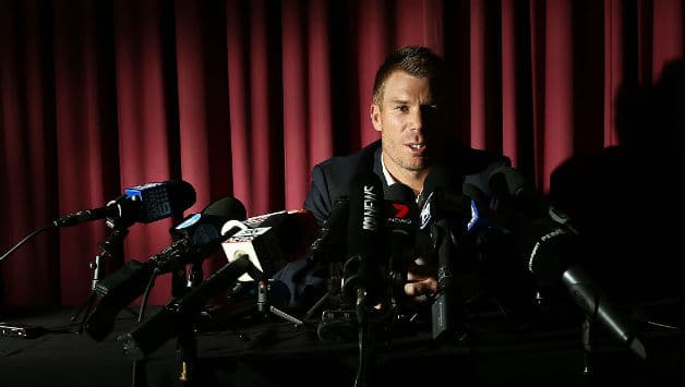 David Warner talks to the press © Getty Images