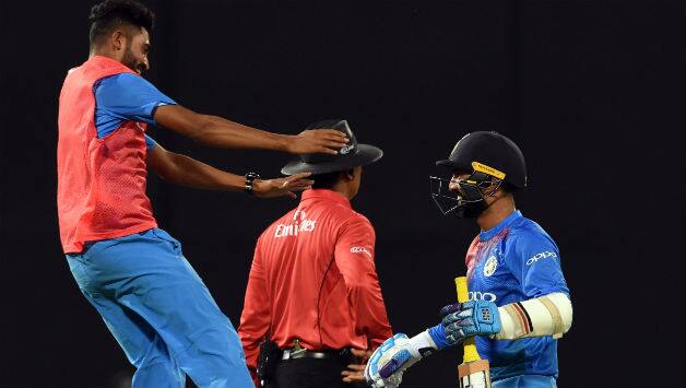 Dinesh Karthik (r) © AFP