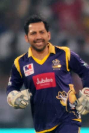 Sarfraz Ahmed scored unbeaten 45 © AFP
