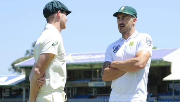 Steven Smith (L) and Faf du Plessis have both been involved in ball-tampering © AFP