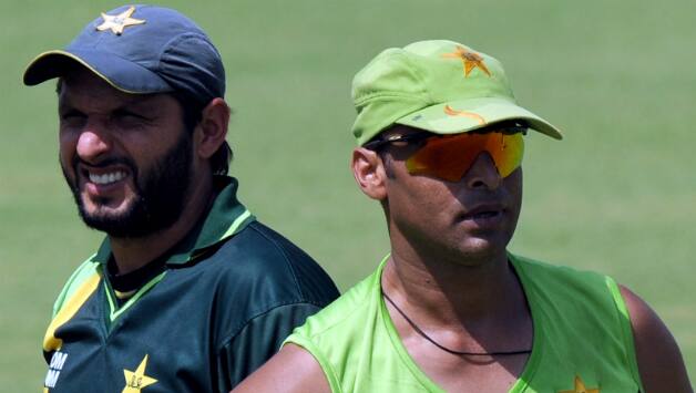 Shahid Afridi, Shoaib Akhtar © AFP