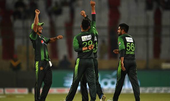Mohammad Aamer, Mohammad Nawaz and Shoaib Malik picked two wickets each © Getty Images