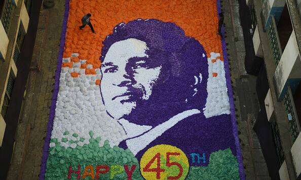 Sachin Tendulkar's portrait made by a fan of paper © Getty Images