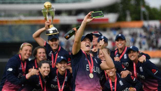 England player Kathryn Brunt takes a selfie with the team after the ICC Women's World Cup 2017 Final © Getty Images