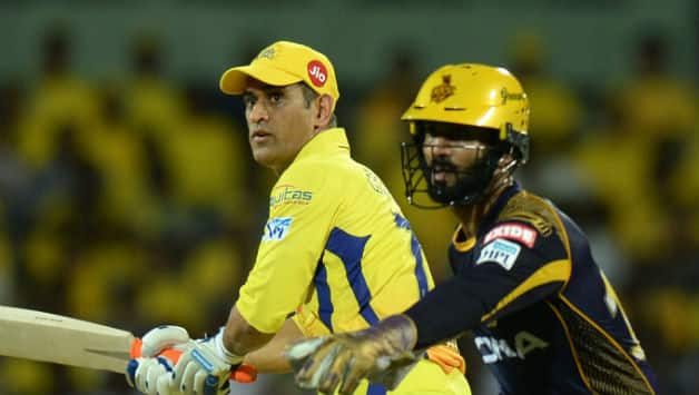 Dinesh Karthik (R) said it is early days in the tournament, and hopes his pacers to bounce back © AFP