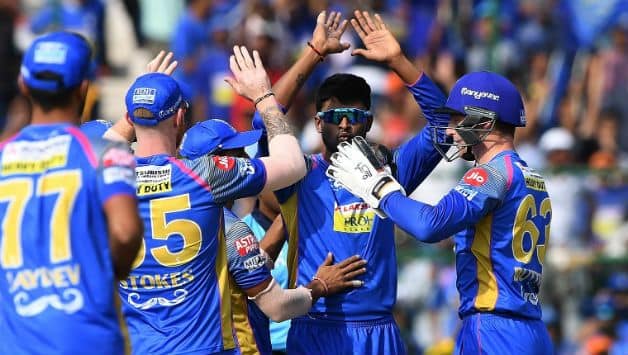 Krishnappa Gowtham celebrates fall of Shikhar Dhawan © AFP